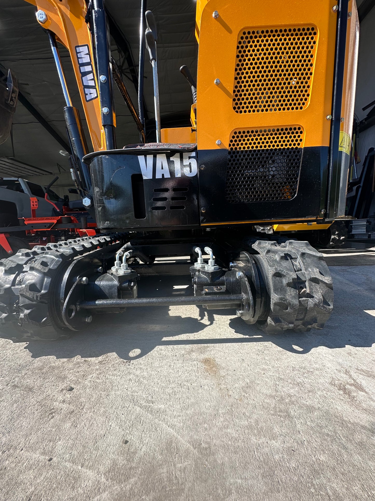 Miva Va-15 mini excavator track brace